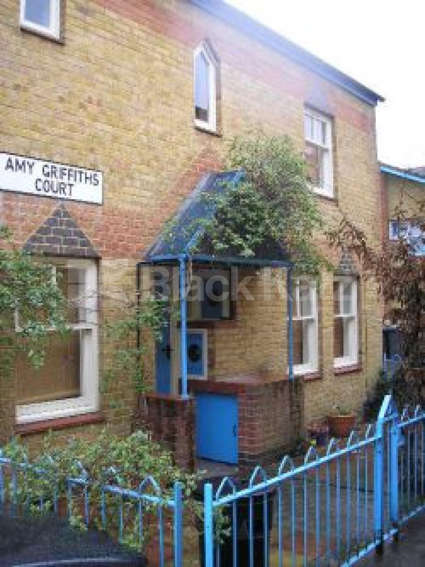 			2 Bedroom, 1 bath, 1 reception Flat			 Highcroft Road, ARCHWAY N19 n19